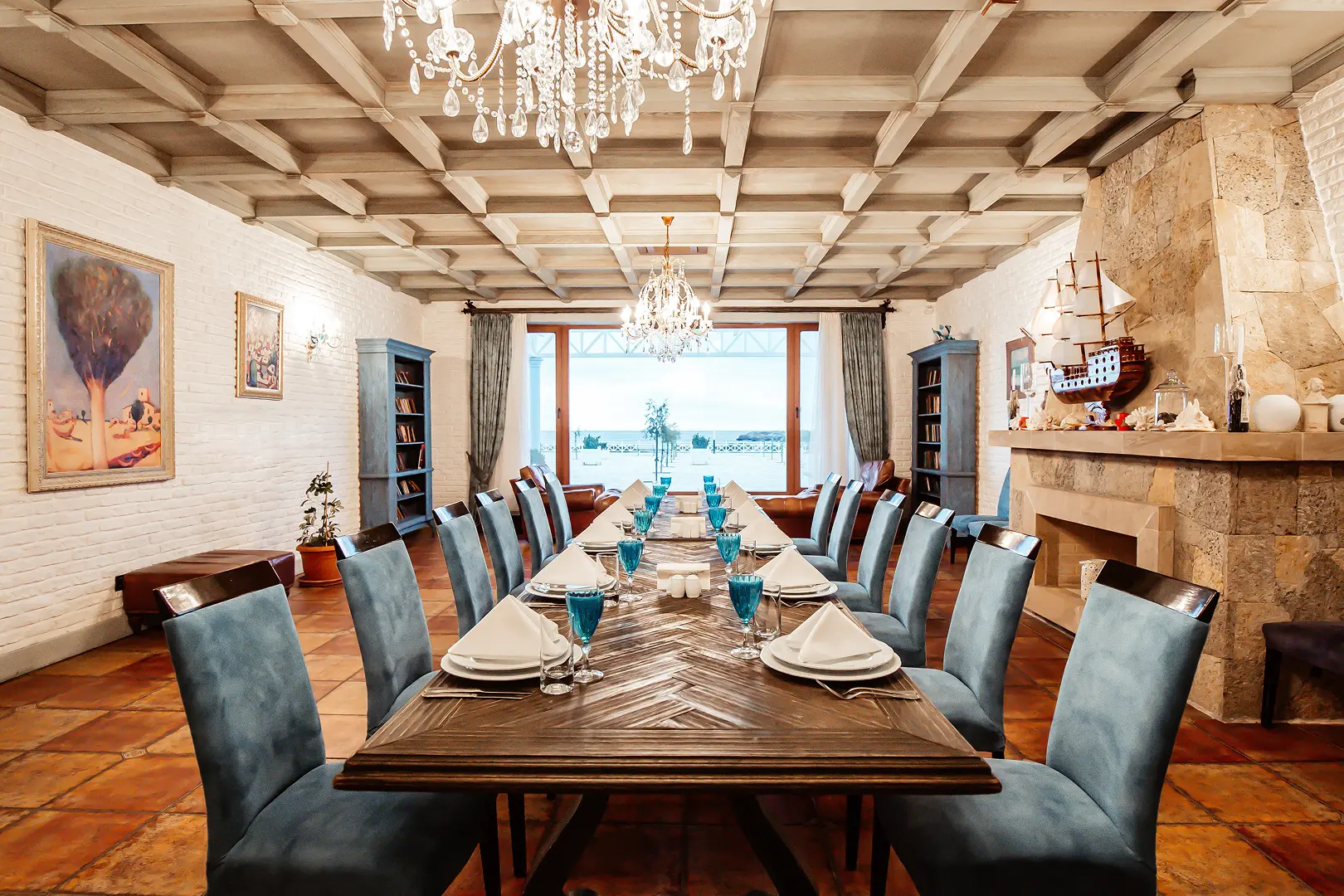 Hotels-Restaurantss